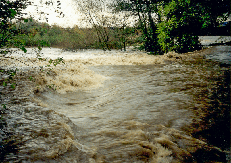 Burton Road Weir – Morning of 6th Nov 2000